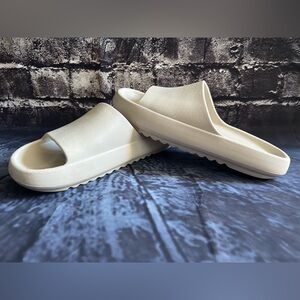 32 Degrees Women’s Cushion Slides | Crème | Size 9